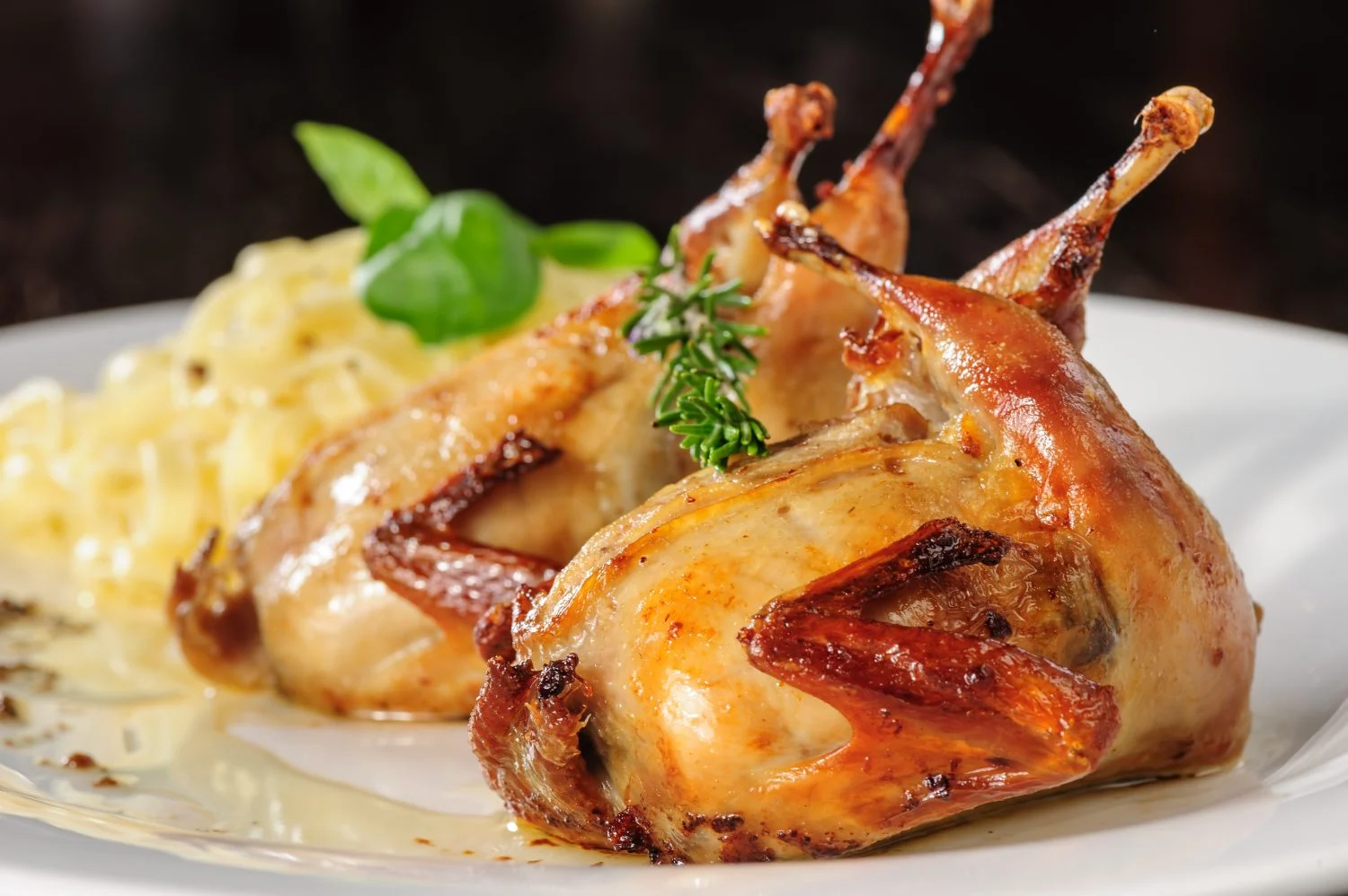 Codorniz perfecta en casa: el truco definitivo que hará que no vuelvas a cocinar pollo