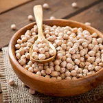 Chef Michelin zanja el debate: «Tirar el agua de los garbanzos es el mayor desperdicio que puedes hacer en la cocina»