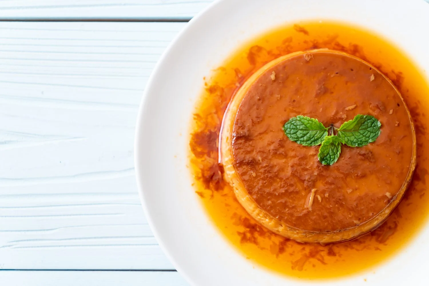 Este ingrediente separa un buen flan de una obra maestra, y no es el azúcar: El secreto del caramelo salado