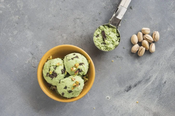 helado con pistacho y chocolate Merca2.es