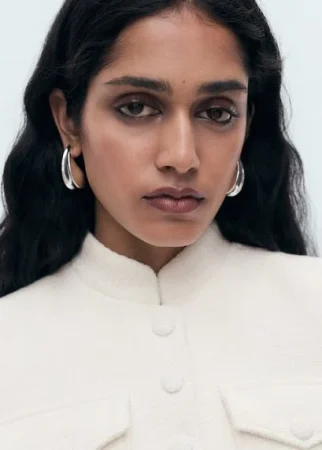 La inspiración de Mango para su nueva colección: una chaqueta blanca que marcó el estilo de la reina Letizia 31 Merca2.es Un estilo que trasciende el tiempo