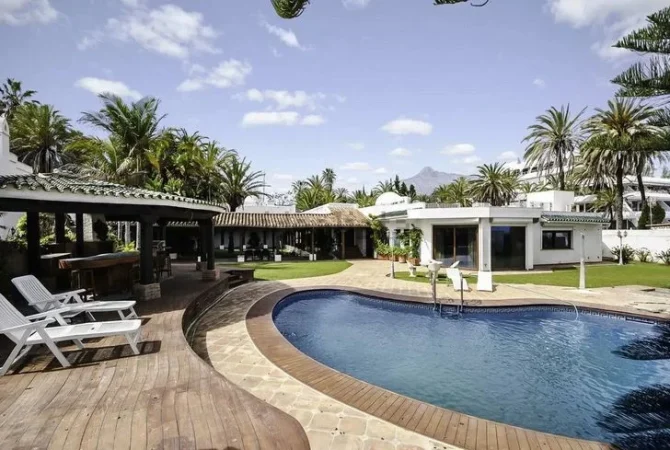 La mansión más cara de España: lujo, exclusividad y 50 millones de euros en la Milla de Oro de Marbella 50 Merca2.es El poder de los exteriores