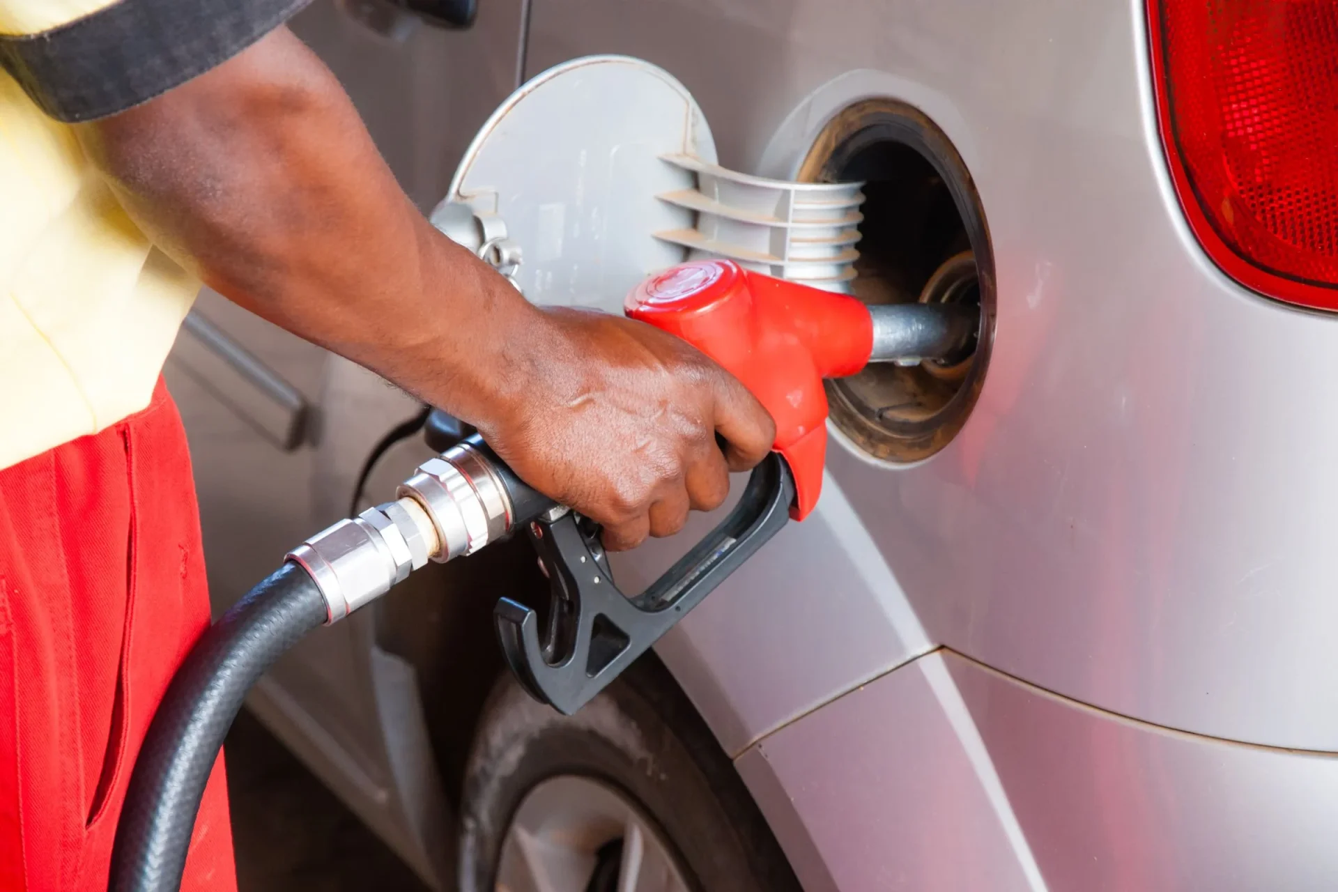 Esta es la gran mentira de la gasolina 'low cost': no, no es 