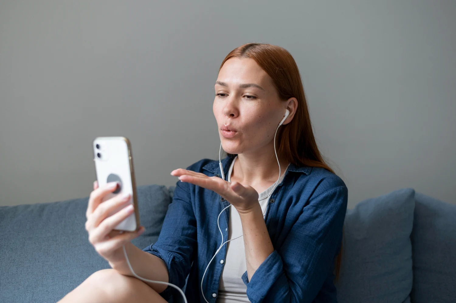 Te desvelamos la clave para manejar tus audios de WhatsApp con total privacidad y sin complicaciones. Fuente: Freepik 