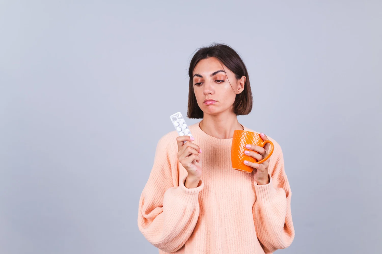 Un farmacéutico revela el error más común al tomar paracetamol: "Si lo mezclas con esta bebida, el efecto se reduce a la mitad" 3 Moncloa Para asegurar que cada dosis de paracetamol ofrezca su máximo potencial, solo hay que seguir unas pautas muy concretas. Fuente: Freepik
