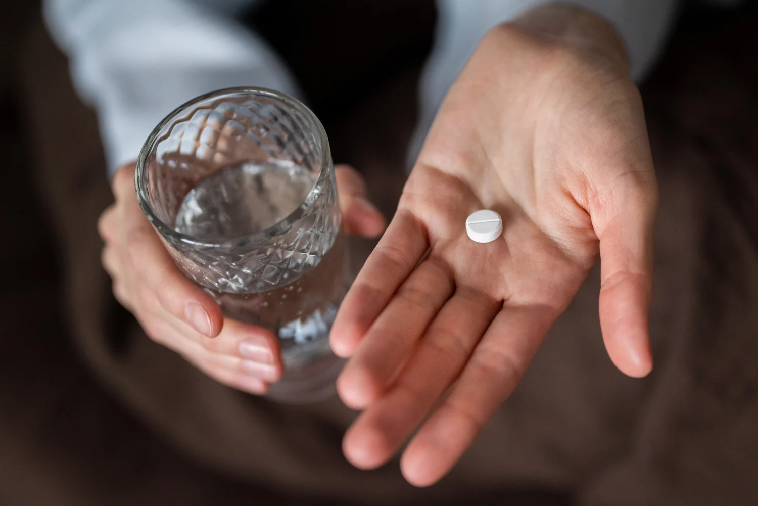 Un farmacéutico revela el error más común al tomar paracetamol: "Si lo mezclas con esta bebida, el efecto se reduce a la mitad" 1 Moncloa Entender el mecanismo por el que un simple refresco anula el efecto del paracetamol es más sencillo de lo que parece. Fuente: Freepik