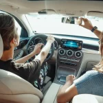 DGT aclara la duda del copiloto: Este gesto te puede costar 100 euros de multa