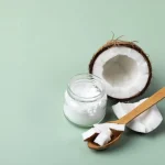 La OCU pone al aceite de coco en el punto de mira y manda una advertencia a quienes lo usan