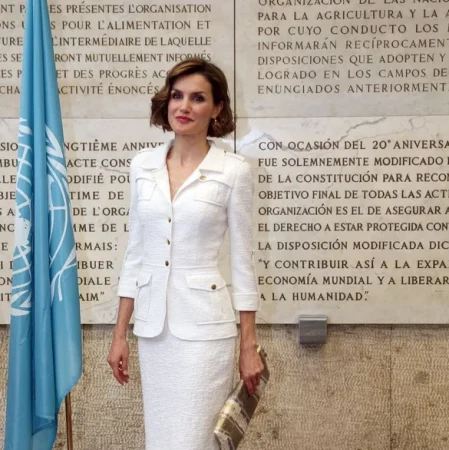 La inspiración de Mango para su nueva colección: una chaqueta blanca que marcó el estilo de la reina Letizia 27 Merca2.es La elegancia como legado: de Diana a Letizia