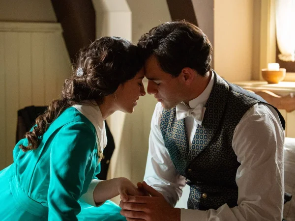 AMORES PROHIBIDOS Y SECRETOS AL DESCUBIERTO 