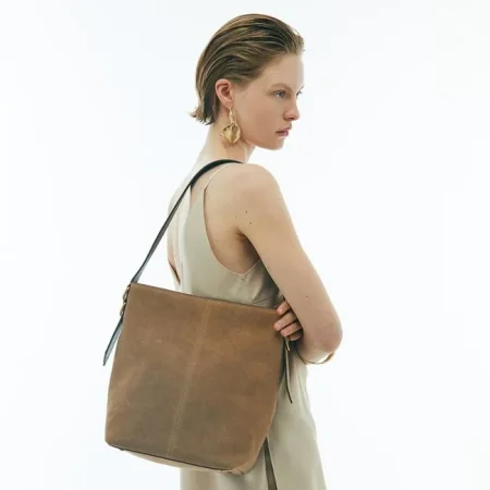 Sfera marca la temporada otoño con prendas que combinan tendencia y atemporalidad a precios de ganga 46 Merca2.es Accesorios y vestidos que completan el armario