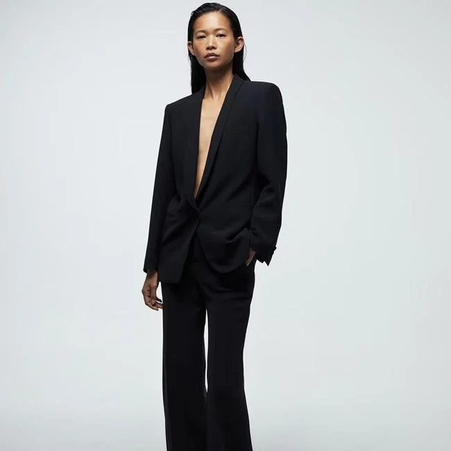 Trajes clásicos y el poder del quiet luxury