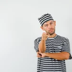 ¿Cuánto cobra un preso por trabajar en la cárcel? Así son los sueldos y condiciones en las prisiones de España