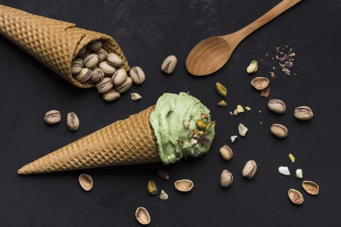 vista superior conos de helado con pistacho Merca2.es