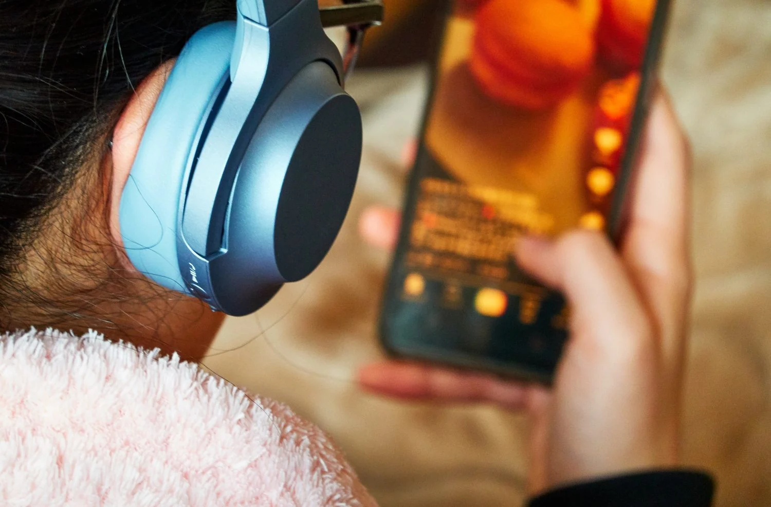 Deja de reiniciar tus auriculares Bluetooth: el micro-corte que te desespera no es un fallo y se arregla en 10 segundos con este gesto