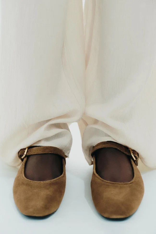 Entre la comodidad y la tendencia: zapatos y chaquetas