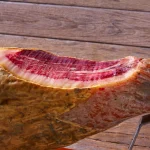 El pueblo de Teruel donde el jamón no se corta, «se afina»: un maestro jamonero revela por qué su sabor es diferente al resto.