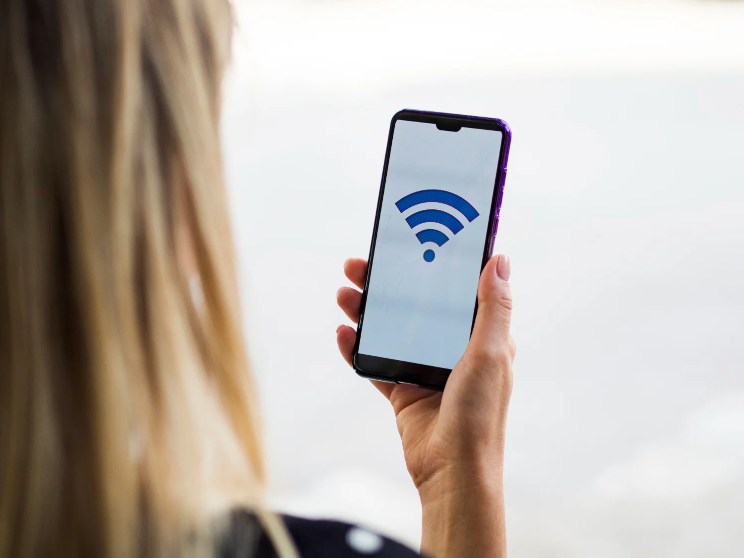 Tu vecino te está robando WiFi: la app gratuita que lo delata en menos de un minuto y te dice su marca de móvil 2 Merca2.es En menos de lo que tardas en prepararte un café, tendrás un veredicto claro y sin lugar a dudas.