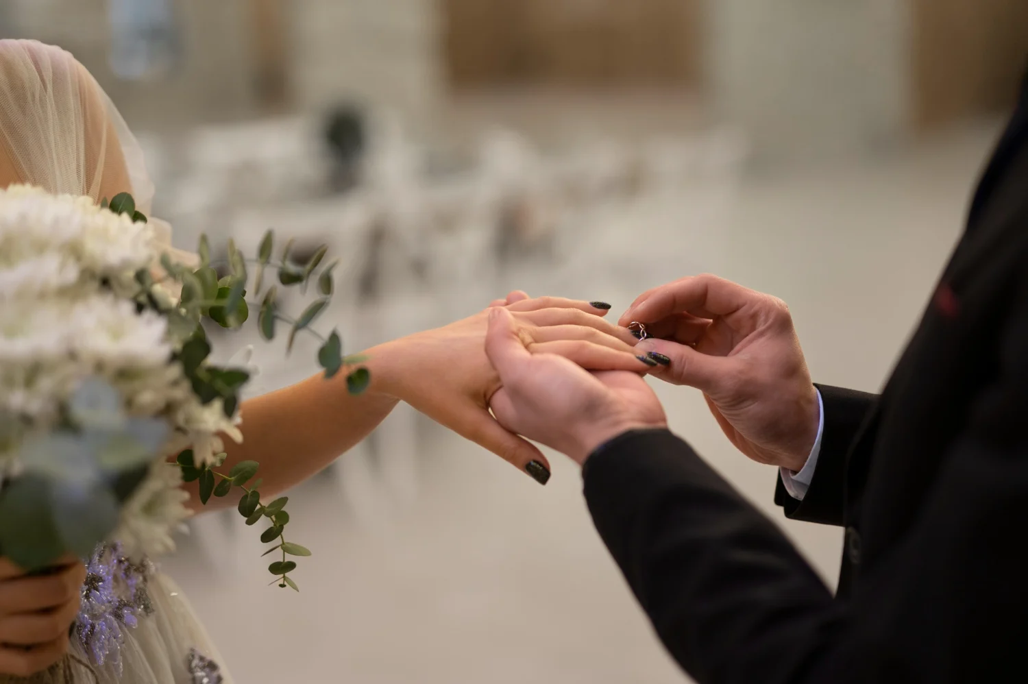 Hacienda vigila las bodas: la cantidad exacta de dinero que puedes recibir de regalo sin tener que declararlo 1 Merca2.es Aquí desvelamos la verdadera naturaleza jurídica de ese dinero que recibes con tanto cariño.