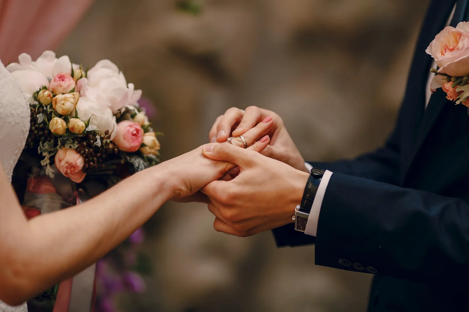 Hacienda vigila las bodas: la cantidad exacta de dinero que puedes recibir de regalo sin tener que declararlo 2 Merca2.es Descubre por qué tu lugar de residencia puede suponer un ahorro de miles de euros o un pago considerable.