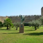 Ni la Muralla de Ávila ni la de Lugo: la fortaleza de Badajoz que en septiembre, sin el calor extremeño, por fin puedes recorrer entera