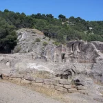 La ‘Petra’ de Andalucía está en Málaga y ahora es el momento de visitarla: una ciudad en la roca que el calor de agosto hacía imposible