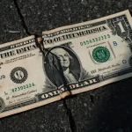 ¿Qué significa un dólar estadounidense débil para los inversores globales? 