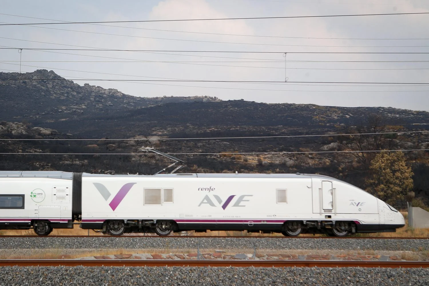 Ave de Renfe camino a Galicia tras los incendios de 2025. Fuente: Agencias