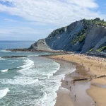 David Lude (49), geólogo, sentencia sobre la playa de ‘Juego de Tronos’: «No es arena, son las páginas de un libro de 60 millones de años y la debes conocer antes de que desaparezca»