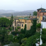 Diego Soler (29), guía turístico, resalta: «Pagas 5 euros para entrar en una casa de Ronda y descubres una mina secreta que baja hasta el fondo del Tajo»