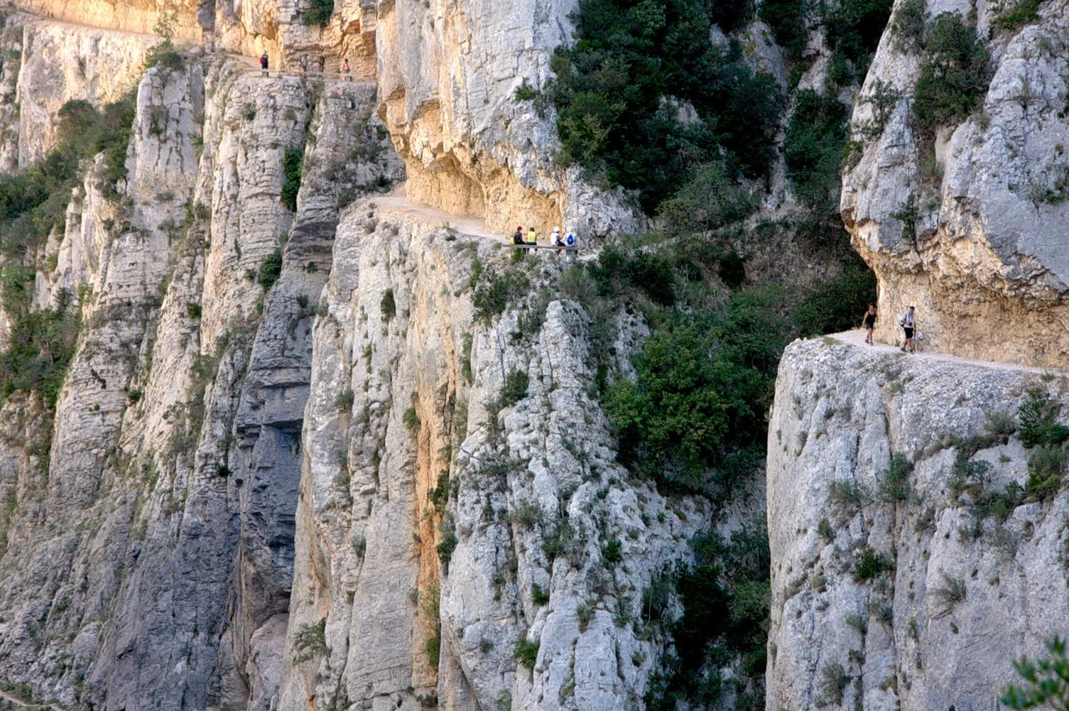 Olvídate de Ordesa: el 'Gran Cañón' español de Lleida que en otoño se tiñe de colores ocres y el silencio es absoluto.