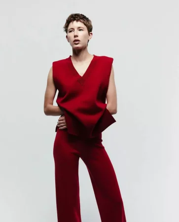 Sfera otoño 2025: 6 conjuntos cómodos, elegantes y versátiles para triunfar en la oficina 13 Merca2.es El conjunto de punto con chaleco: comodidad que no renuncia al estilo