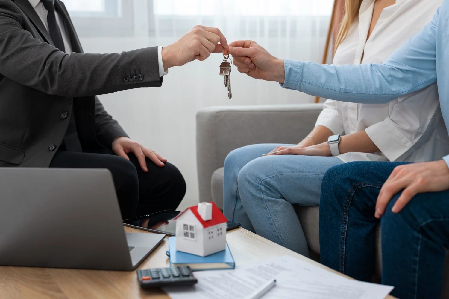 Jorge Lusana (27), agente inmobiliario, avisa: 