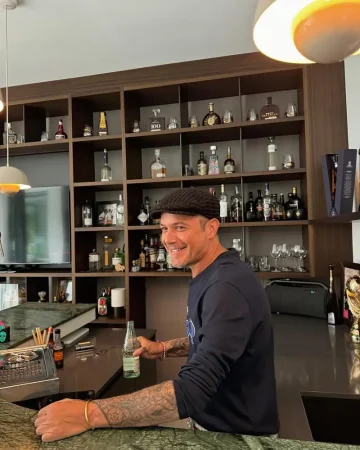 Así es la espectacular mansión de Alejandro Sanz en Madrid con 2.000 m² para perderse 40 Merca2.es Alejandro Sanz: Un diseño minimalista en plena naturaleza