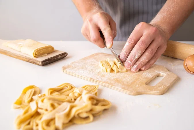 chef haciendo pasta Merca2.es