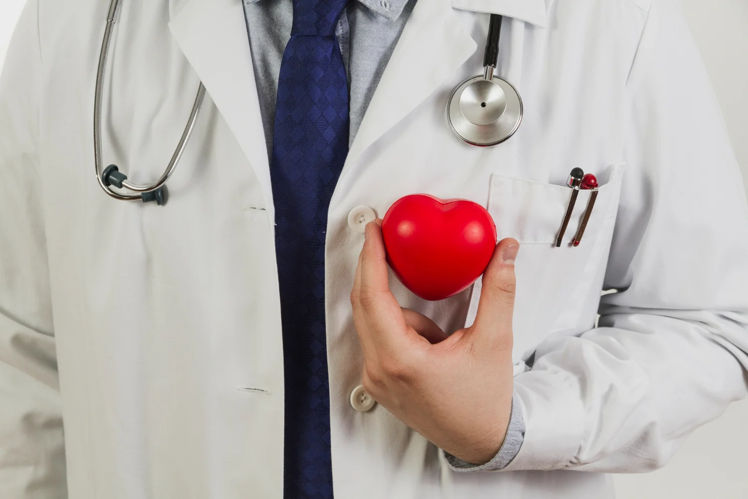 Dr. Marcos Fuentes (62), médico de familia: 