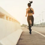 Daniel Mitre (29), podólogo deportivo, sentencia lo que los madrileños no quieren escuchar sobre El Retiro: «Correr allí resta 10 años a tu rodilla si no usas esta zapatilla»