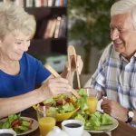Aitor Sánchez García, dietista-nutricionista: «Hay menús de personas mayores institucionalizadas que tienen una baja densidad en nutrientes»