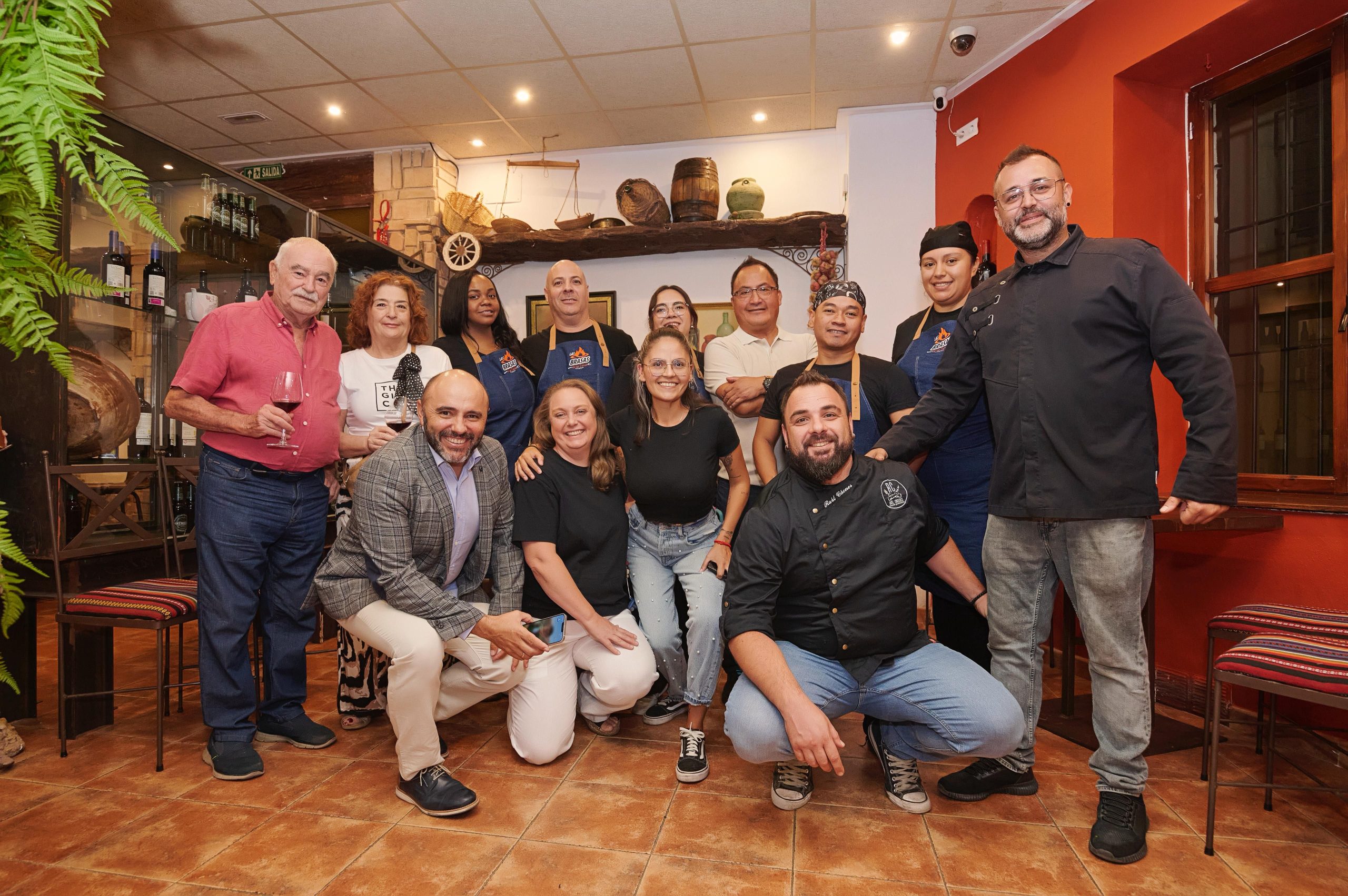 Murcia estrena asador en el centro con carnes ibéricas y de ternera de Abrasador 35 Merca2.es equipo del Asador las tascas de las brasas con Julio ramirez de Abrasador y los asesores scaled Merca2.es