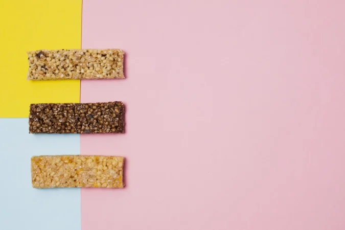 flat lay barras dulces con espacio de copia Merca2.es