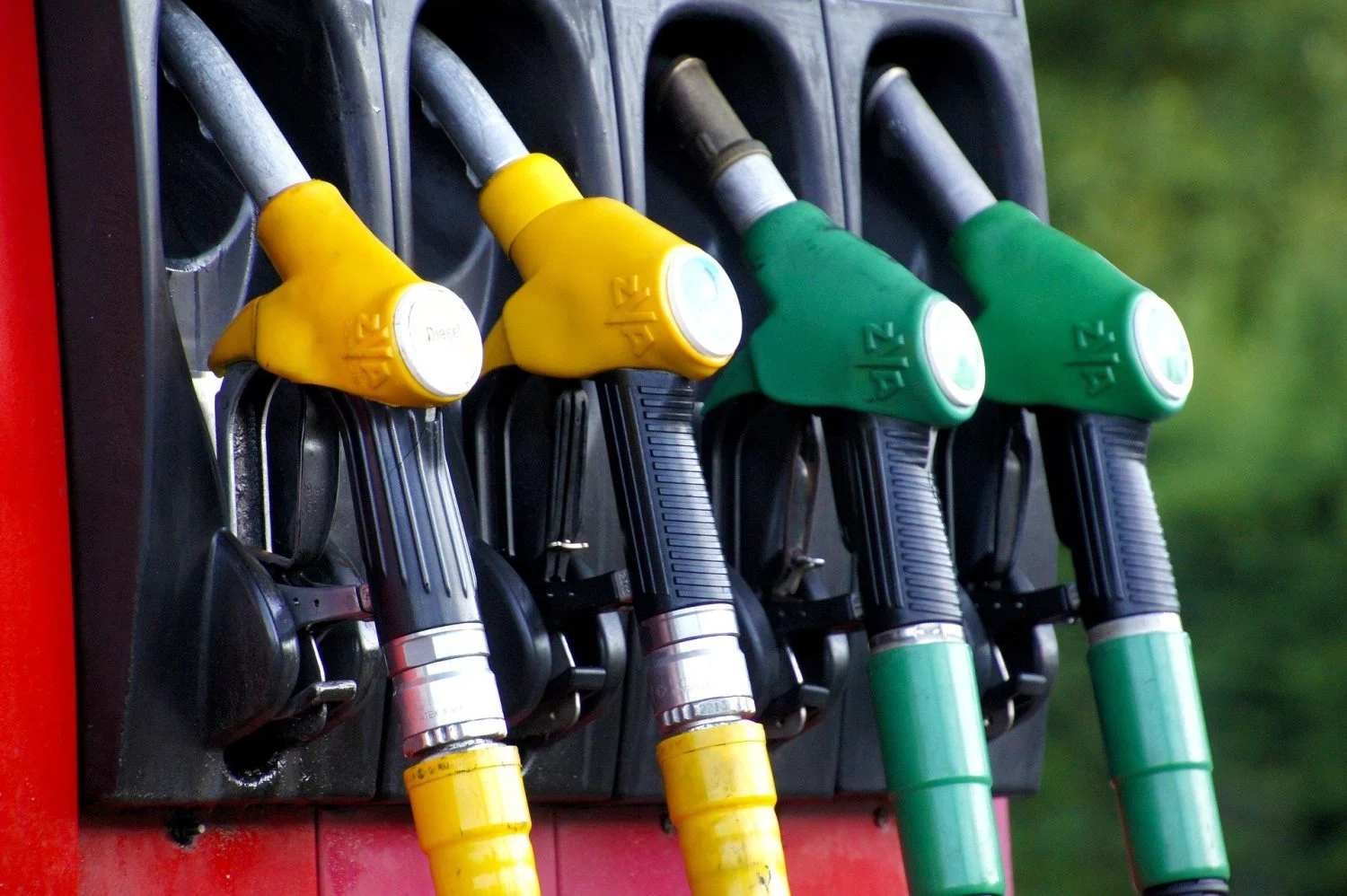 "No tires el ticket de la gasolina": el gasto olvidado que te puedes deducir en la Renta y que Hacienda no te va a recordar 2 Merca2.es Para que la Agencia Tributaria acepte la deducción, no basta con tener la factura; el gasto debe cumplir una condición fundamental.