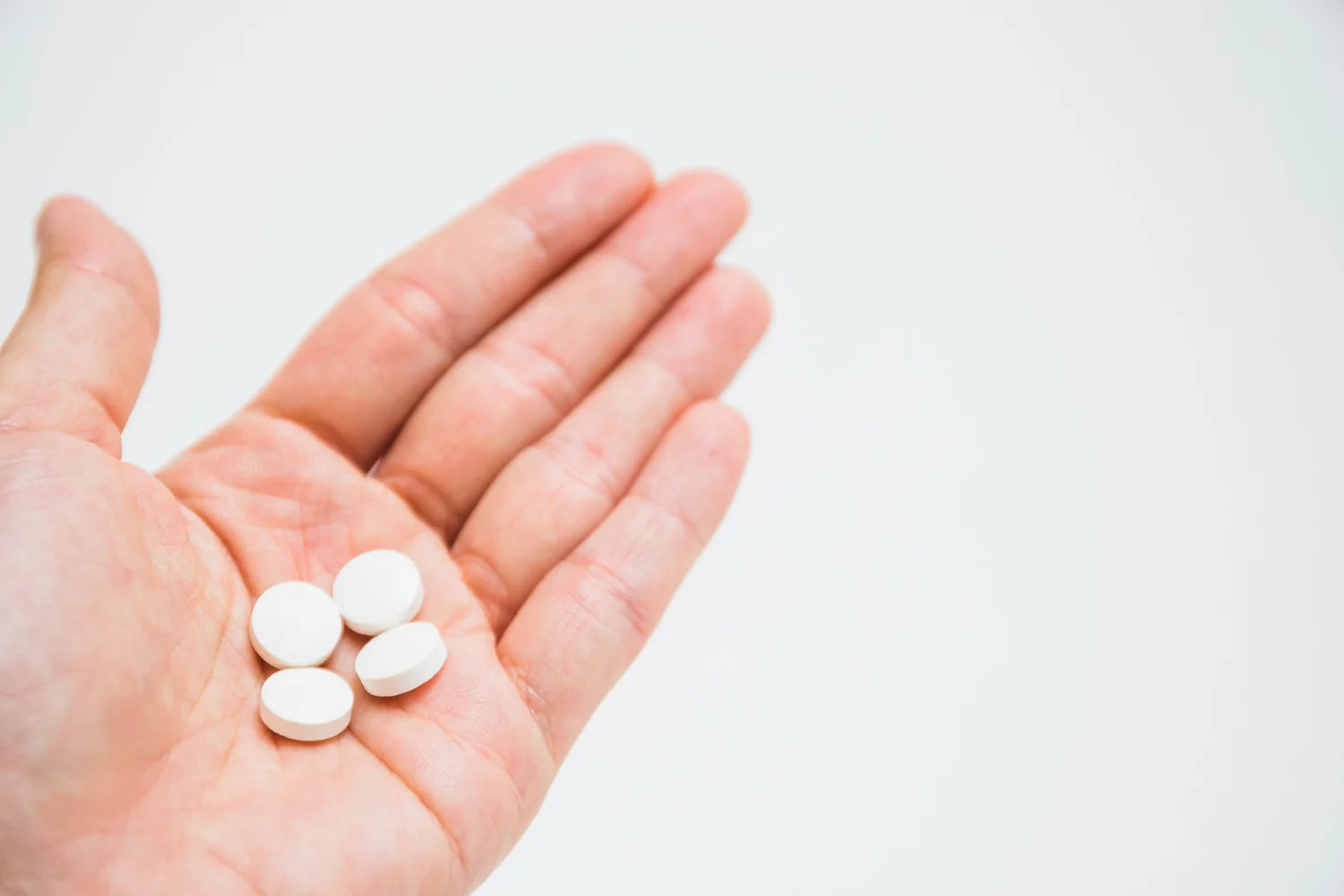 El farmacéutico Jorge Sosa insiste en que el gran error que muchos cometen reside en desconocer los distintos tipos de magnesio y su diferente capacidad de absorción por nuestro cuerpo. Fuente: Freepik
