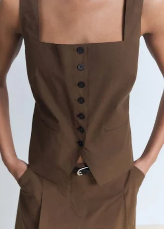 El chaleco de 35 euros de Mango que ha conquistado a Anna Padilla y promete ser la prenda de la temporada 38 Merca2.es Una prenda que trasciende las tendencias