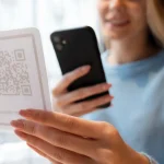 «Me han puesto una multa falsa en el parabrisas con un QR»: la versión 2.0 del timo del parquímetro que ya está en varias ciudades