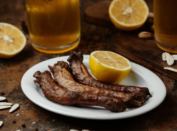 Cómo hacer en casa unas costillas barbacoa tan ricas como las del mejor restaurante americano 1 Merca2.es palitos de queso seco frito y ahumado con limon Merca2.es