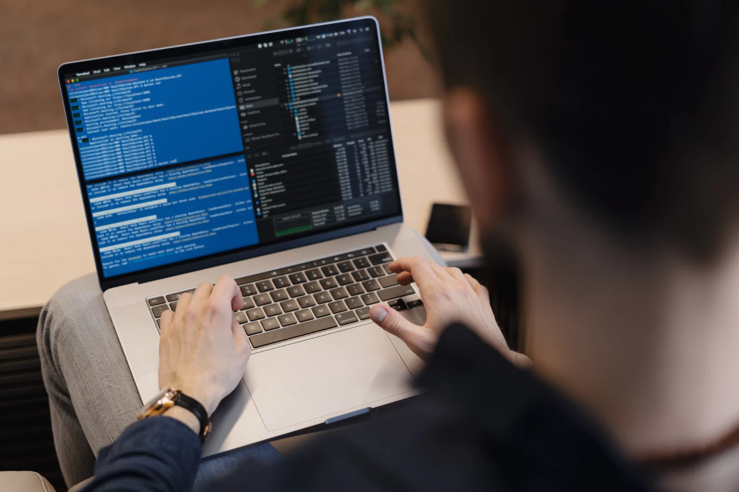 Diego Wolta (39), ingeniero: "La IA no te va a quitar el trabajo, salvo que tengas estas 3 profesiones" 2 Merca2.es La programación, uno de los pilares de la era digital, se encuentra con la enorme paradoja de que la IA que ayudaron a crear ahora amenaza sus propios puestos de trabajo. Fuente: Freepik
