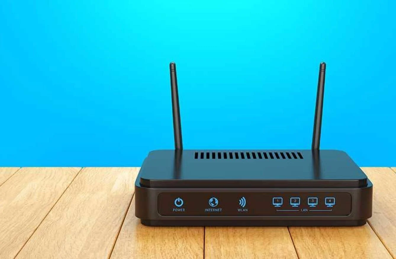 Sergio Montes (48), ingeniero de redes: "Poner el router en el mueble del salón es el peor error posible. Estás perdiendo el 50% de tu velocidad de fibra" 1 Merca2.es Desmontamos la creencia de que la culpa es de la compañía y te explicamos cómo la posición de tu router es la verdadera clave para una buena conexión. Fuente: Freepik