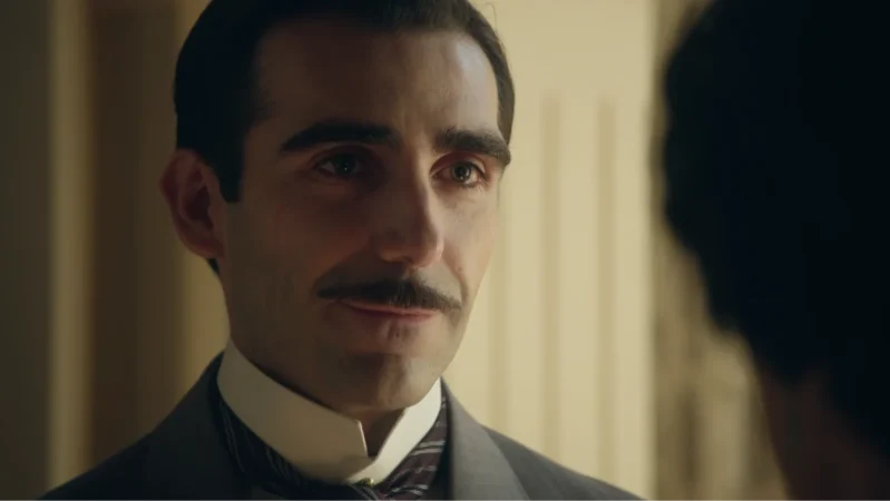 Lorenzo hace temblar a todos en 'La Promesa' chantajeando a Leocadia y convirtiéndose en el principal sospechoso 40 Merca2.es LORENZO, LA SOMBRA QUE SE EXTIENDE SOBRE TODOS