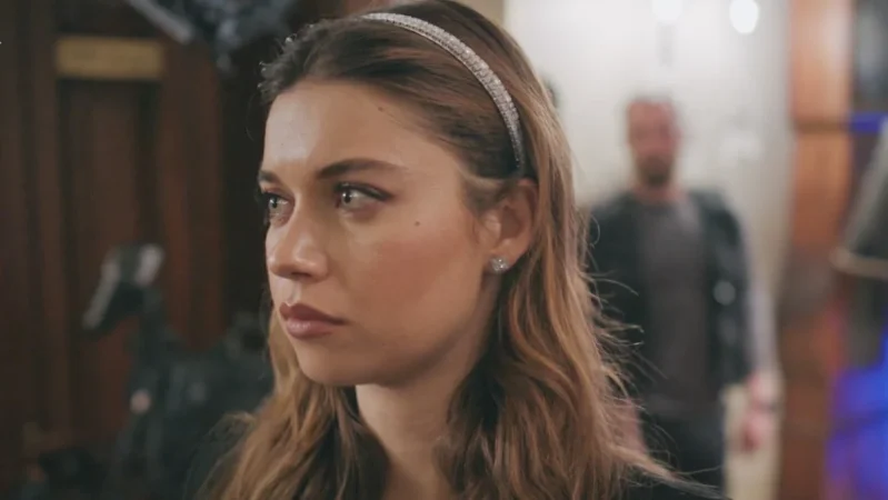 'Una nueva vida' se divide entre el ultimátum de Ferit y la rebelión de Seyran 49 Merca2.es LA ENTREVISTA QUE LO CAMBIA TODO EN UNA NUEVA VIDA