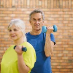 Dr. Javier Puertas (65), cardiólogo: «Caminar 10.000 pasos está bien, pero el único ejercicio que de verdad blinda su corazón a partir de los 70 es este»